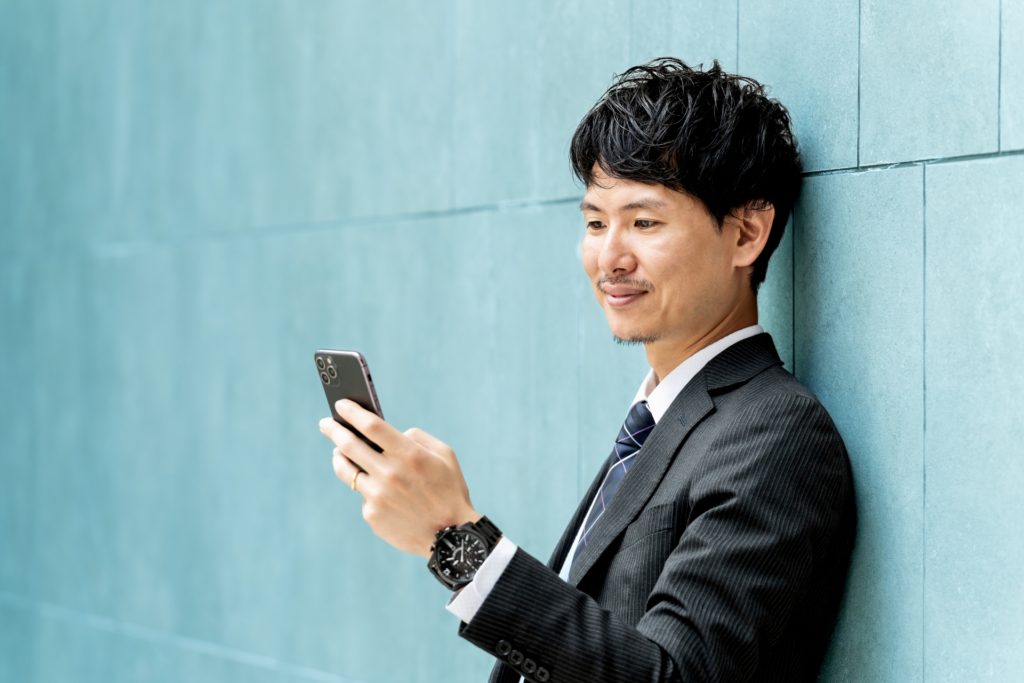 彼女に大好きとLINEされたときの彼氏の反応3選