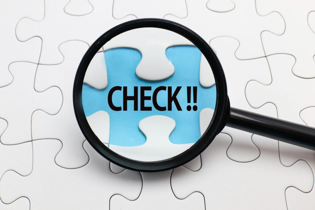 彼女も肌の汚さを自覚している